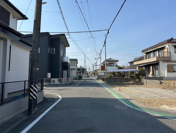 半田市花田町1丁目【2号棟】新築戸建ての前面道路含む現地写真|前面道路含む現地写真です