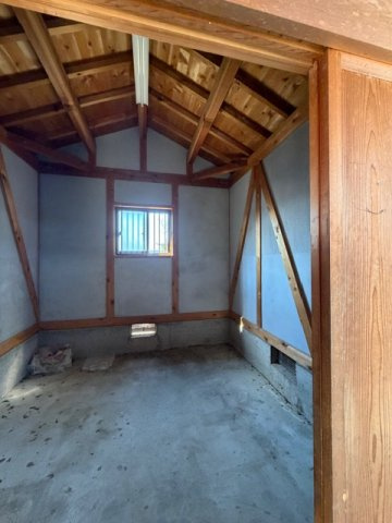 斑鳩町龍田北４丁目　中古戸建の外観|玄関横の倉庫♪