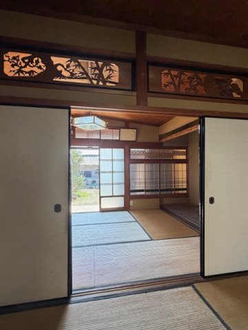 斑鳩町龍田北４丁目　中古戸建の和室|見事な欄間が残っております(^^)/