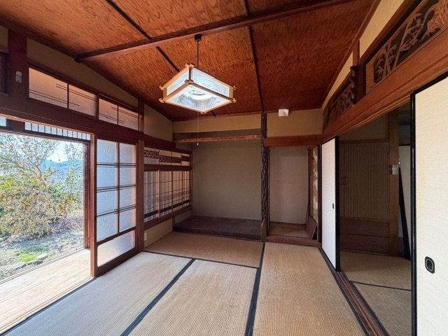 斑鳩町龍田北４丁目　中古戸建の和室|1階和室♪　懐かしい建具などに温かさを感じます!(^^)!