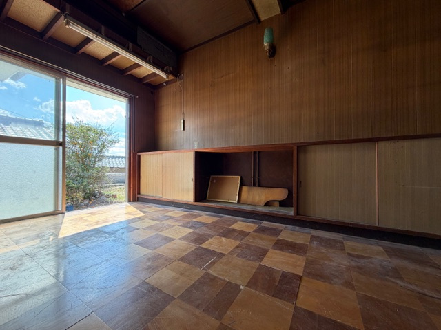 斑鳩町龍田北４丁目　中古戸建の洋室|玄関横の洋室♪