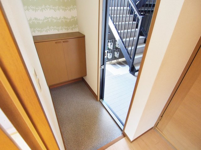 セジュールシャリオB棟の玄関