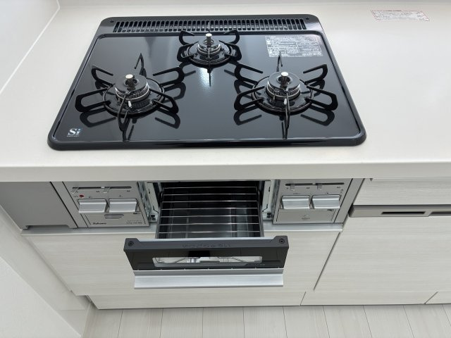 鷺沼さくら公園スカイマンションのキッチン|グリル付きコンロ