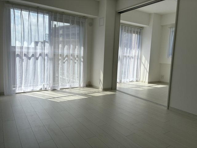 鷺沼さくら公園スカイマンションの居間・リビング|スライドドア：OPEN