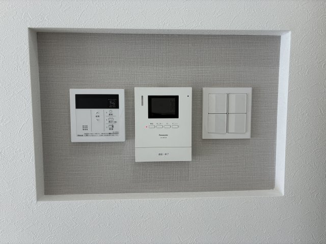 鷺沼さくら公園スカイマンションの設備|給湯リモコン・TVモニター付きインターホン・照明スイッチ