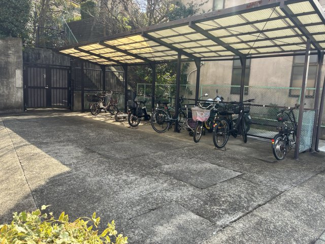 鷺沼さくら公園スカイマンションの駐輪場