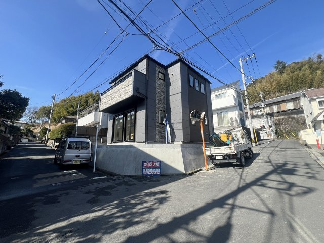 日野市三沢2期 新築戸建ての前面道路含む現地写真