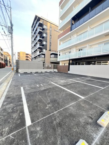 リヴェルナ平尾の駐車場