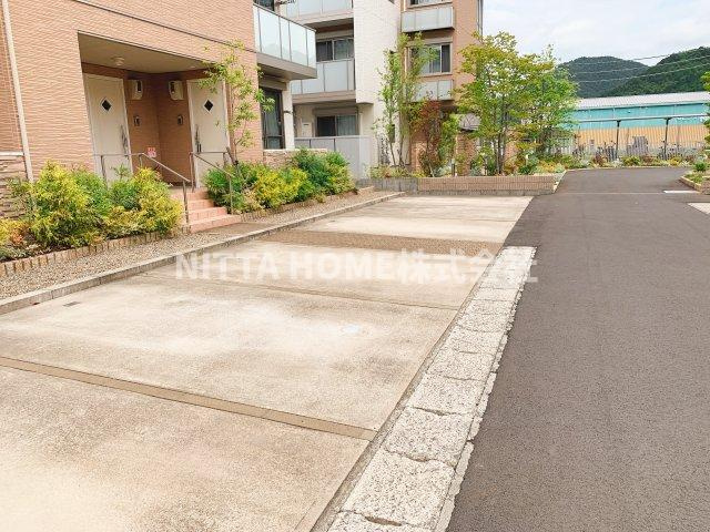 グレートハピネスの駐車場|ただいま敷地内に空きがございません。
