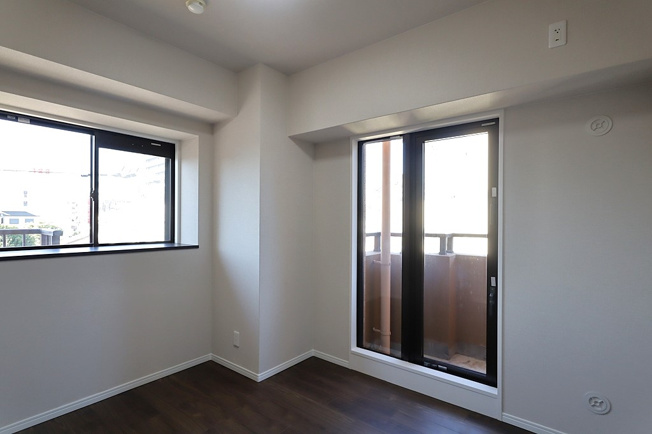 【子供部屋】 | ライオンズマンション鶴橋 | 【洋室①：5.5帖】北側のバルコニーに面したお部屋です☆