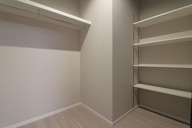 【収納】 | 藤和シティホームズ中本公園 | 【洋室4.5帖】のウォークインクローゼット内です♪ハンガーパイプと可動式の棚完備です♪