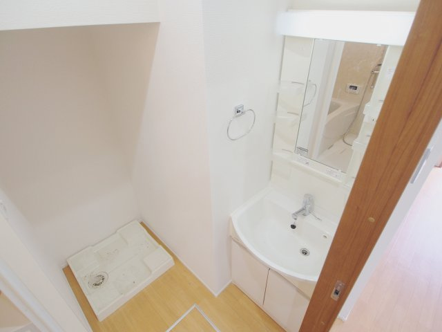 安芸郡府中町八幡３丁目のアパートの洗面所