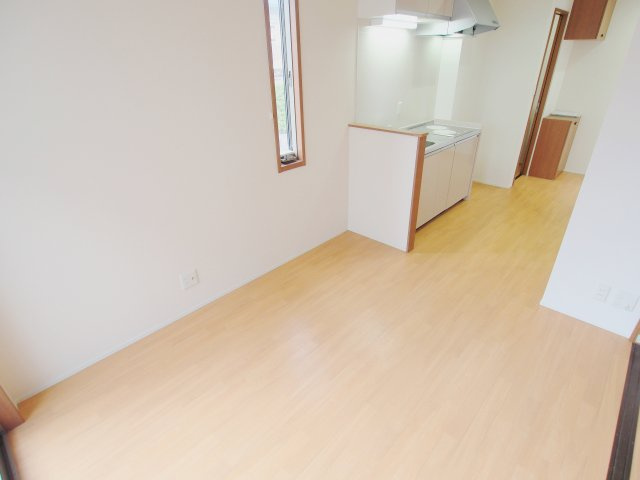 安芸郡府中町八幡３丁目のアパートの居間・リビング