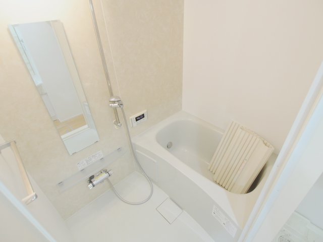 安芸郡府中町八幡３丁目のアパートの浴室