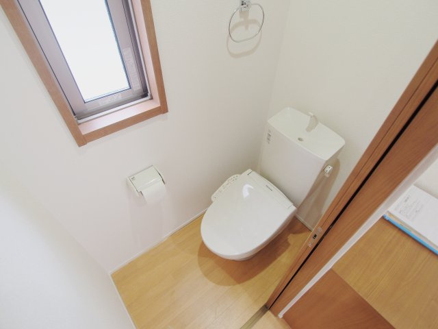 安芸郡府中町八幡３丁目のアパートのトイレ