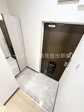 大阪市鶴見区今津中１丁目の賃貸マンションの玄関