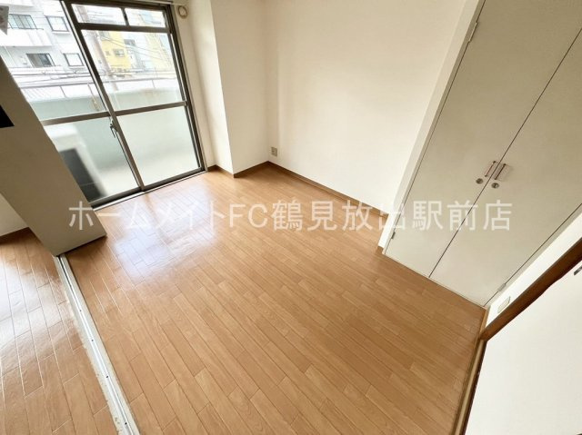 大阪市鶴見区諸口３丁目の賃貸マンションの洋室