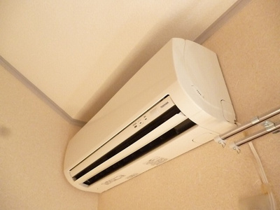 【設備】 | マローネ | 暑い夏や寒い冬に大活躍のエアコン付きです☆冷暖房完備で1年中快適に過ごせます♪