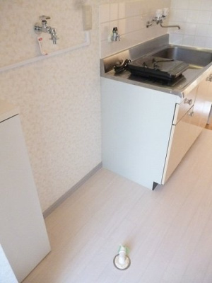 【設備】 | マローネ | キッチン横にある室内洗濯機置き場です♪室内に置けるので洗濯機が傷みにくい☆