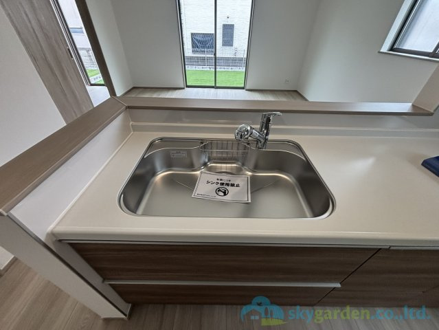 平塚市豊田宮下　全２棟A号棟のキッチン