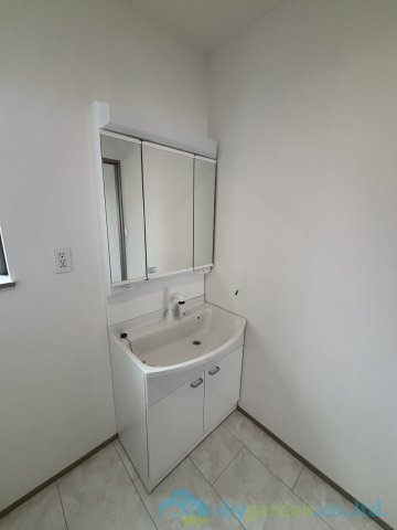 平塚市豊田宮下　全２棟A号棟の独立洗面台