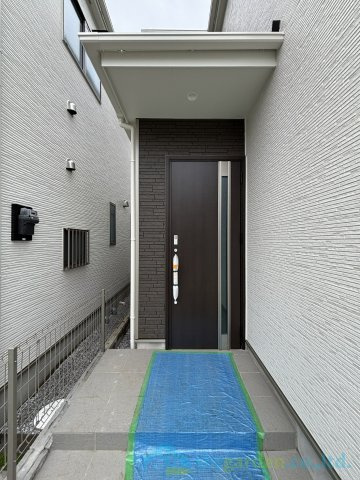 平塚市豊田宮下　全２棟A号棟の玄関