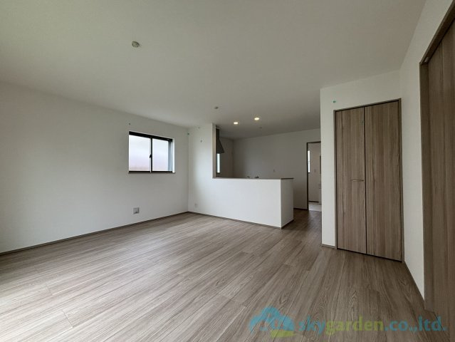 平塚市豊田宮下　全２棟A号棟の居間・リビング