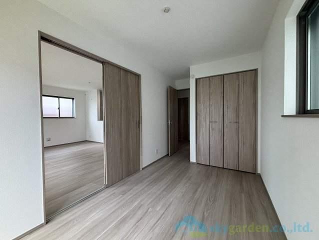 平塚市豊田宮下　全２棟A号棟の洋室