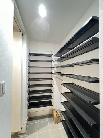 大和高田市勝目の収納|大容量収納できるシューズクローク