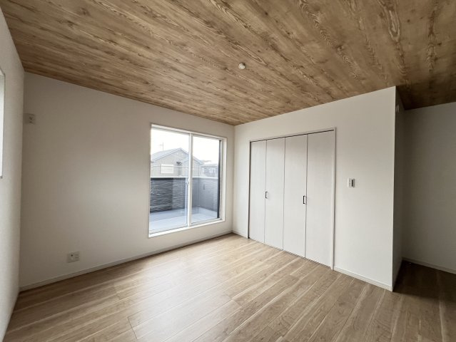 大和高田市勝目の寝室|広くて明るい寝室