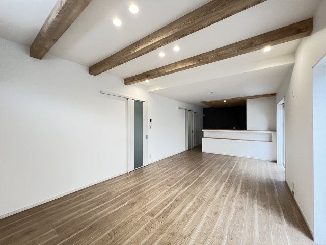 大和高田市勝目の居間・リビング|広々リビング２０帖です