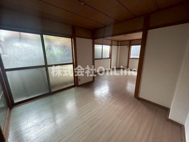 金田ハイツの洋室