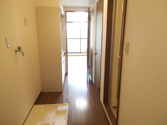 ネオクリスタルビルネジメのその他|玄関から見たお部屋です☆