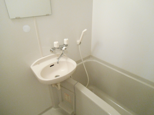 ネオクリスタルビルネジメの浴室|お風呂はこのようになっております。