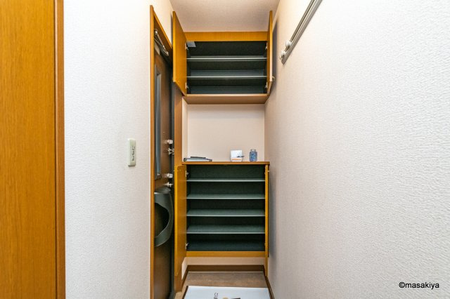 maison de fontaineの玄関|下駄箱