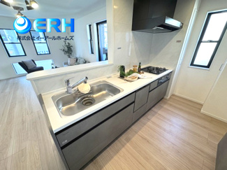 【キッチン】 | 灘南通5丁目　新築戸建 | お片付けが非常にラクラクな食洗器付きのキッチンです。