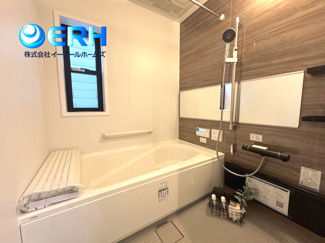 【浴室】 | 灘南通5丁目　新築戸建 | ミストサウナや・カワックがあり、日々の疲れを癒してくれる大きいサイズのゆったり過ごせるお風呂です。