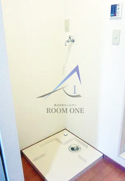 Ｅ＆Ｔ　ＯＳＨＩＡＧＥの設備|洗濯機置き場です。