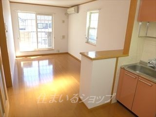 広島市安佐北区亀山６丁目のアパートの居間・リビング