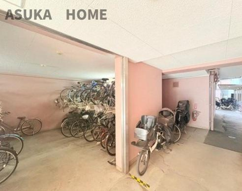 クリオ新横浜壱番館の駐輪場|敷地内駐輪場は雨の日など安心して保管できますね。