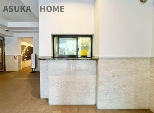 クリオ新横浜壱番館のエントランス|管理人室。管理人日勤につき管理体制良好です。