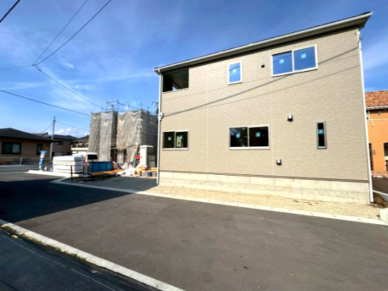 沼津市大岡第33　新築戸建　全2棟　２号棟の前面道路含む現地写真