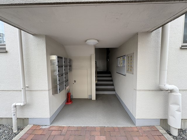 ハイコーポ長岡京B棟のエントランス
