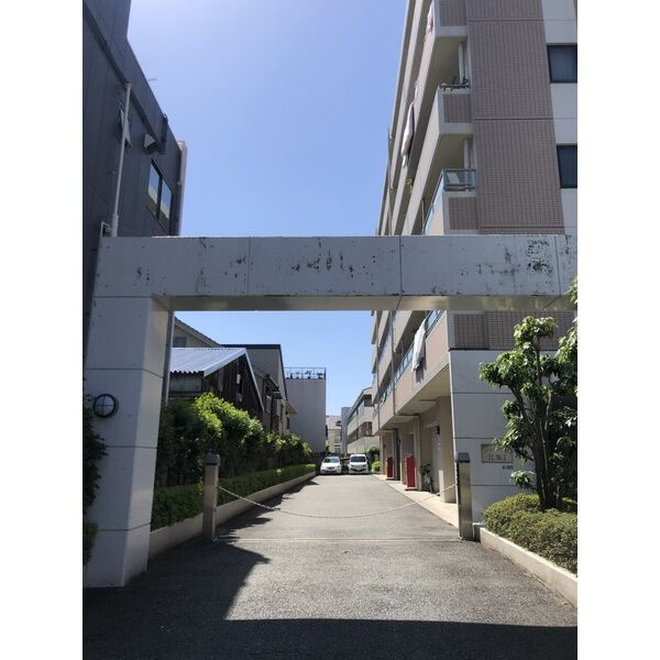 パインコート江坂Ⅰのエントランス
