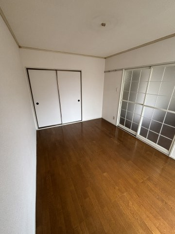 ハイツひるみFの居間・リビング