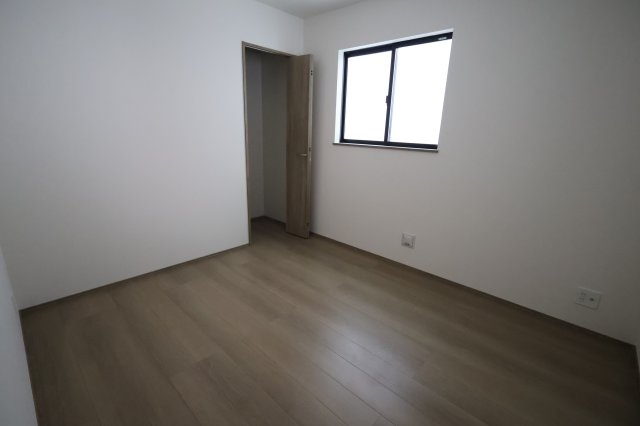 《仲介手数料無料》中央区鈴谷７丁目10新築一戸建てハートフルタウンの洋室|1階 5帖