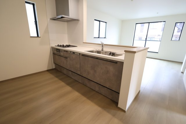 《仲介手数料無料》中央区鈴谷７丁目10新築一戸建てハートフルタウンのキッチン