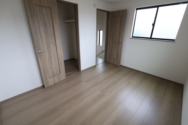 《仲介手数料無料》中央区鈴谷７丁目10新築一戸建てハートフルタウンの洋室|3階 6帖