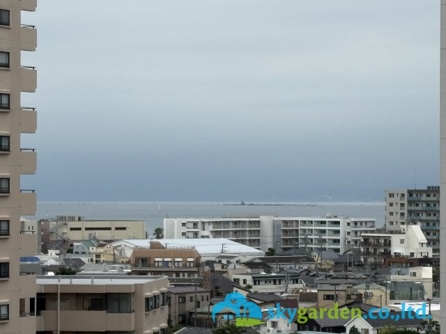 オーシャンビュー！シーサイド片瀬江ノ島８階の展望|茅ヶ崎方面には烏帽子岩を望む
