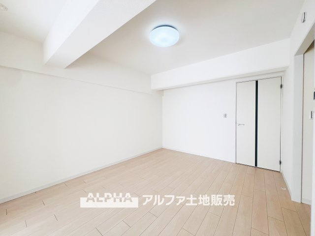 ダイアパレス河辺第Ⅱの居間・リビング|【light a living】
◆明るいリビング◆にペイントして君との時間を有意義に過ごしたい。ここでの暮らしは僕たちにとって宝物になる。